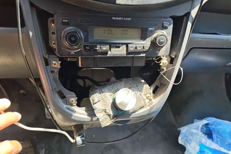 Used BAIC Weiwang 306 2011 1.3L base model 7 seats Audio And AC Panel