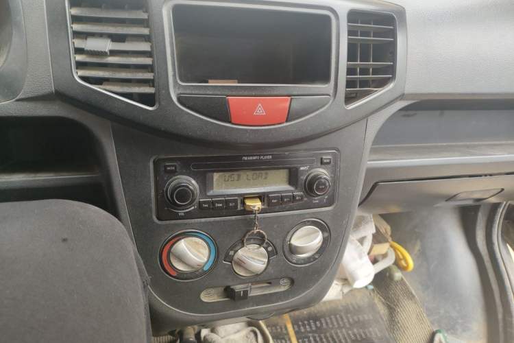 Used BAIC Weiwang 306 2011 1.3L Comfort version 7 seats Audio And AC Panel