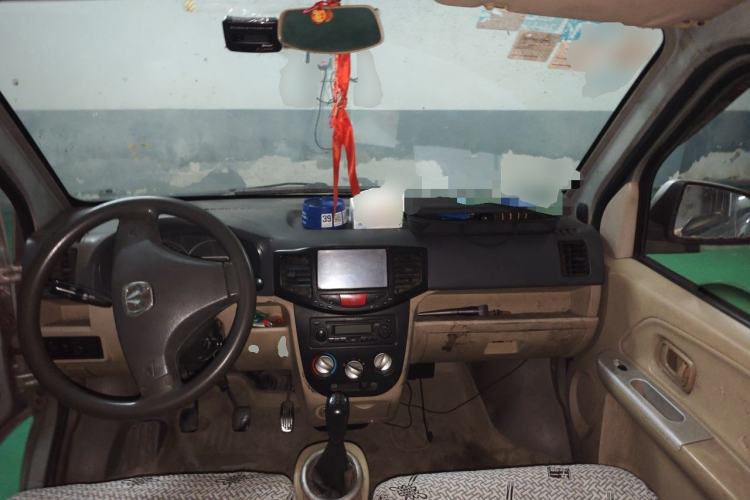 Used BAIC Weiwang 306 2011 1.3L Comfort version 7 seats Center Console