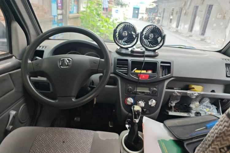Used BAIC Weiwang 306 2011 1.3L Comfort version 7 seats Center Console