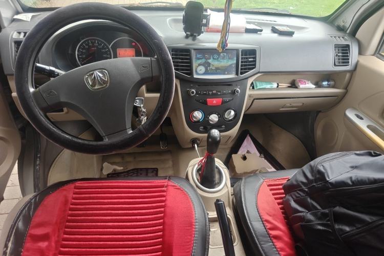 Used BAIC Weiwang 306 2011 1.3L Comfort version 7 seats Center Console