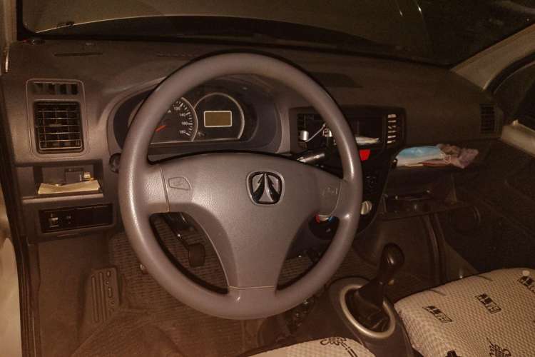 Used BAIC Weiwang 306 2011 1.3L base model 7 seats Center Console