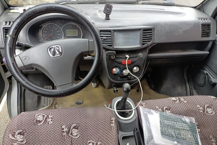 Used BAIC Weiwang 306 2011 1.3L base model 7 seats Center Console