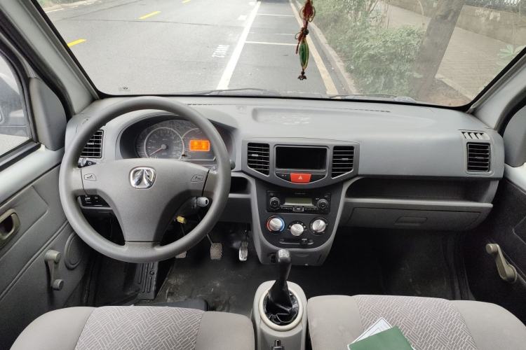 Used BAIC Weiwang 306 2011 1.3L Comfort version 7 seats Center Console