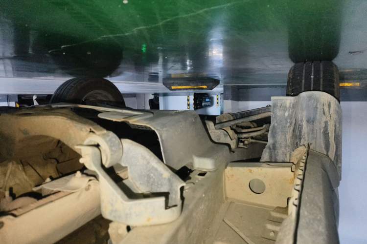 Used BAIC Weiwang 306 2011 1.3L base model 7 seats Chassis Front Left