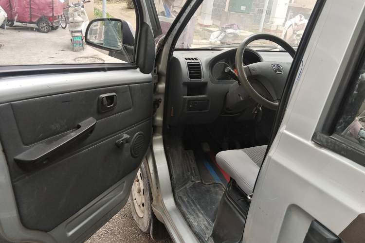 Used BAIC Weiwang 306 2011 1.3L base model 7 seats Driver Seat