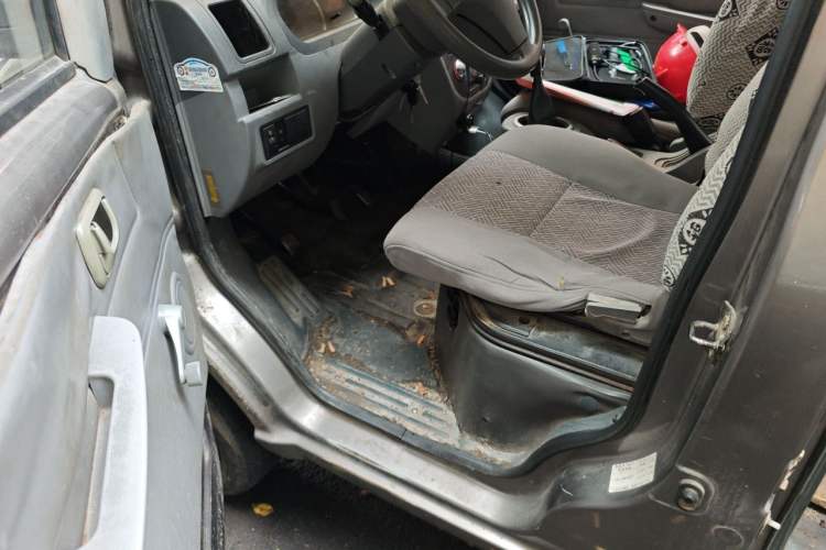 Used BAIC Weiwang 306 2011 1.3L Comfort version 7 seats Driver Seat