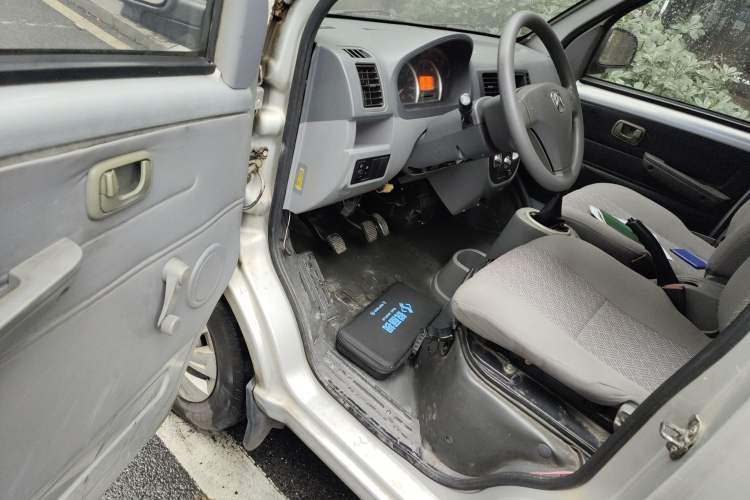Used BAIC Weiwang 306 2011 1.3L Comfort version 7 seats Driver Seat
