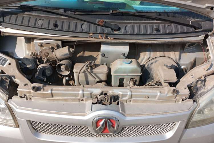 Used BAIC Weiwang 306 2011 1.3L base model 7 seats Engine Bay