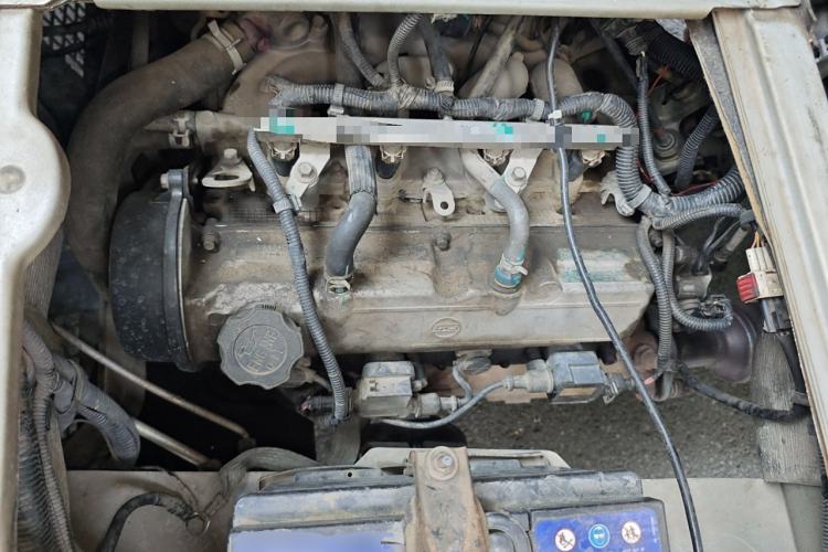 Used BAIC Weiwang 306 2011 1.3L base model 7 seats Engine Bay