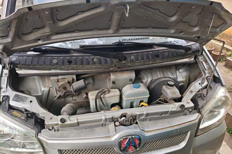 Used BAIC Weiwang 306 2011 1.3L base model 7 seats Engine Bay