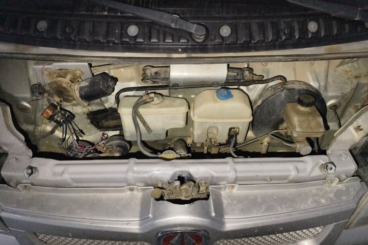 Used BAIC Weiwang 306 2011 1.3L base model 7 seats Engine Bay