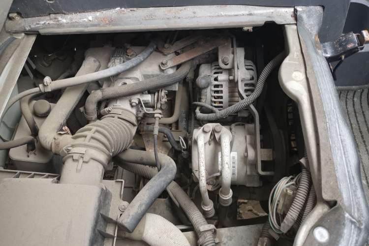 Used BAIC Weiwang 306 2011 1.3L base model 7 seats Engine Bay