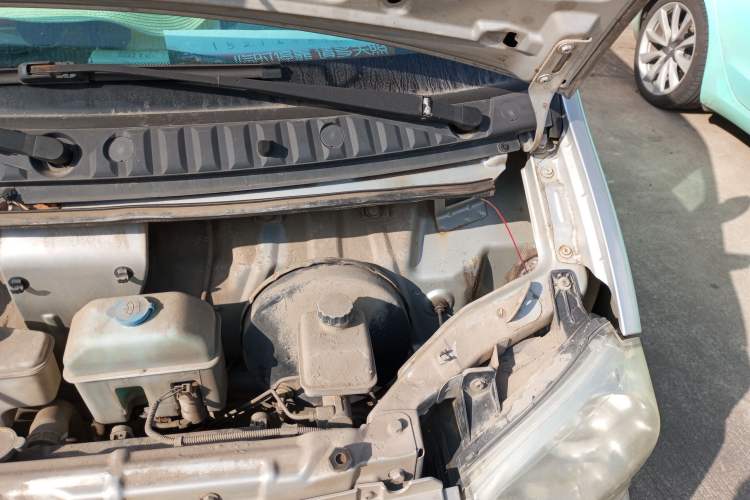 Used BAIC Weiwang 306 2011 1.3L base model 7 seats Engine Bay Left