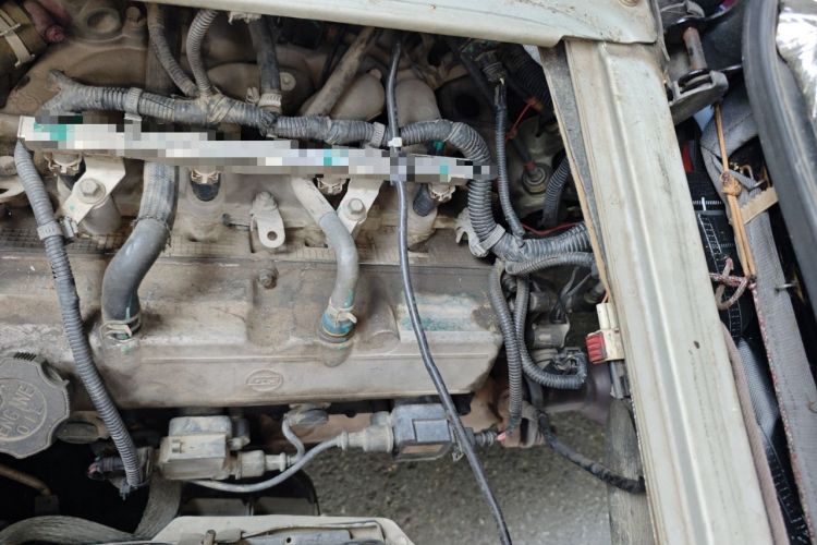 Used BAIC Weiwang 306 2011 1.3L base model 7 seats Engine Bay Left