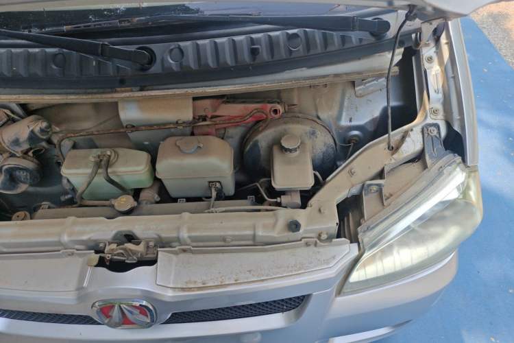 Used BAIC Weiwang 306 2011 1.3L base model 7 seats Engine Bay Left