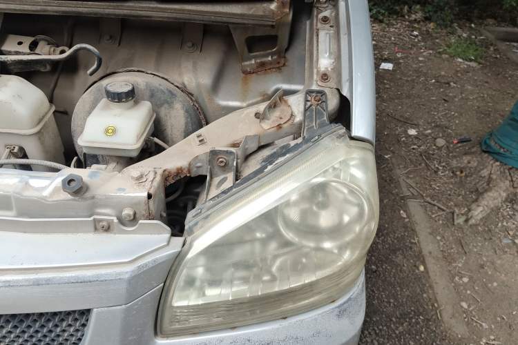 Used BAIC Weiwang 306 2011 1.3L base model 7 seats Engine Bay Left