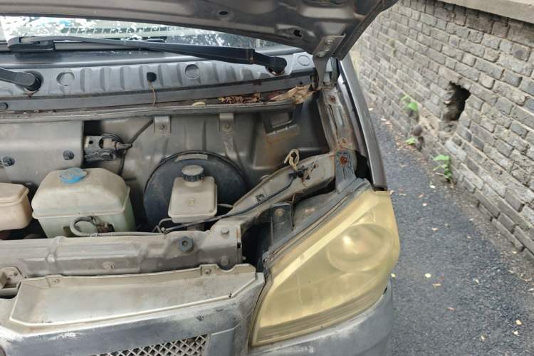 Used BAIC Weiwang 306 2011 1.3L Comfort version 7 seats Engine Bay Left