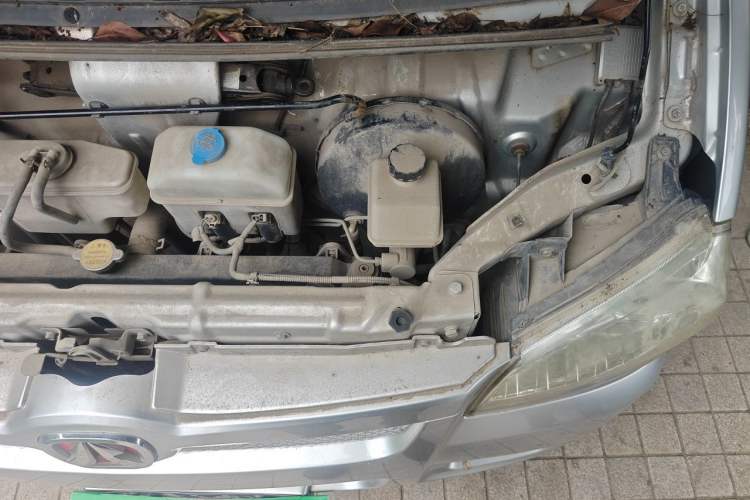 Used BAIC Weiwang 306 2011 1.3L Comfort version 7 seats Engine Bay Left