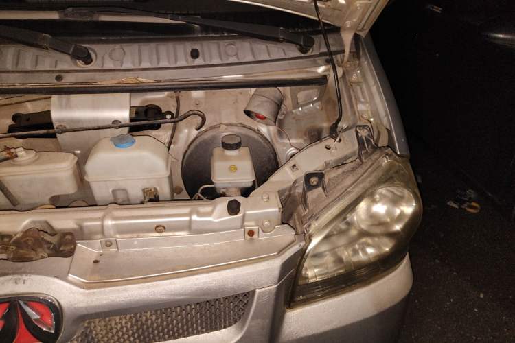 Used BAIC Weiwang 306 2011 1.3L base model 7 seats Engine Bay Left