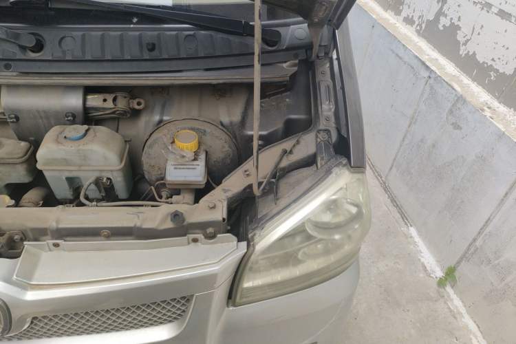Used BAIC Weiwang 306 2011 1.3L Comfort version 7 seats Engine Bay Left