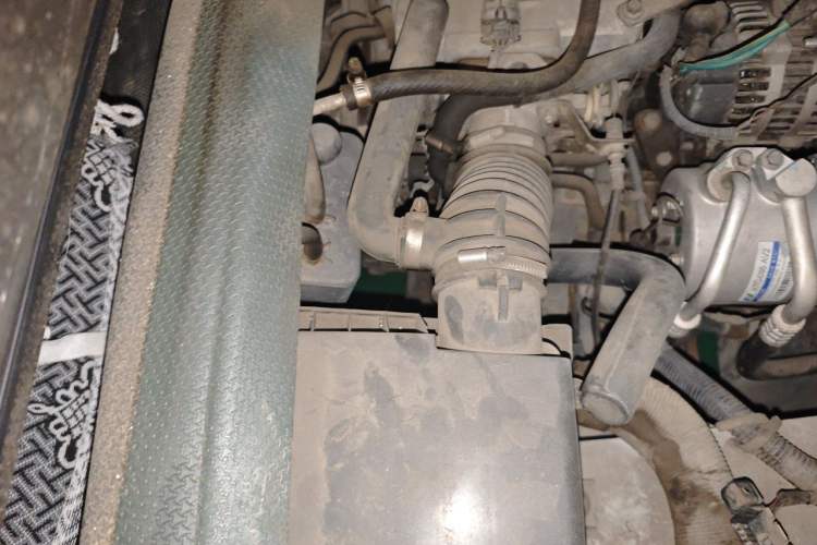 Used BAIC Weiwang 306 2011 1.3L Comfort version 7 seats Engine Bay Right
