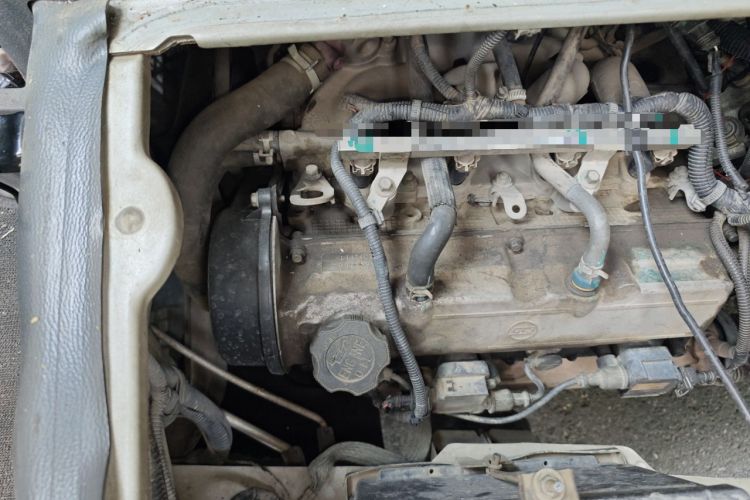 Used BAIC Weiwang 306 2011 1.3L base model 7 seats Engine Bay Right