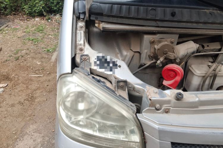 Used BAIC Weiwang 306 2011 1.3L base model 7 seats Engine Bay Right