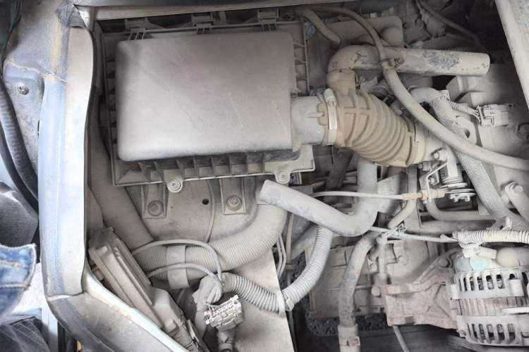 Used BAIC Weiwang 306 2011 1.3L base model 7 seats Engine Bay Right