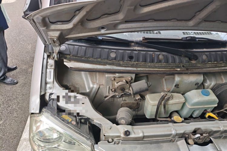 Used BAIC Weiwang 306 2011 1.3L base model 7 seats Engine Bay Right