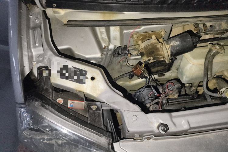 Used BAIC Weiwang 306 2011 1.3L base model 7 seats Engine Bay Right