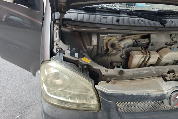 Used BAIC Weiwang 306 2011 1.3L Comfort version 7 seats Engine Bay Right