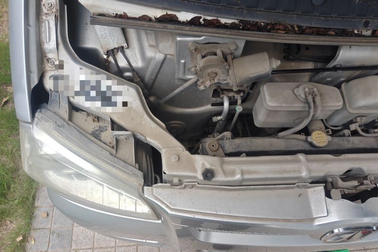 Used BAIC Weiwang 306 2011 1.3L Comfort version 7 seats Engine Bay Right