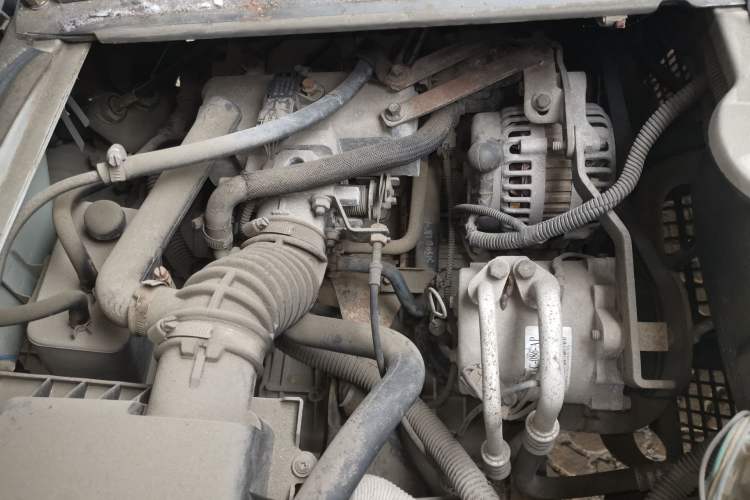 Used BAIC Weiwang 306 2011 1.3L base model 7 seats Engine Bay Right