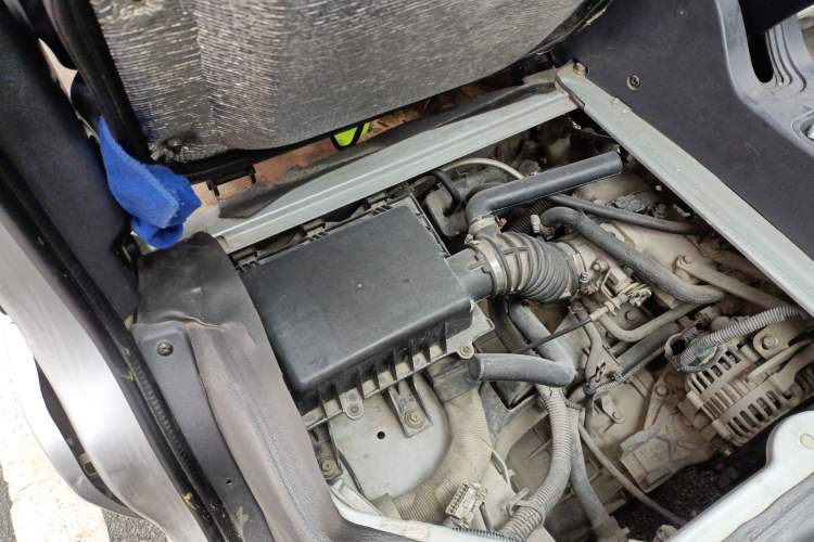 Used BAIC Weiwang 306 2011 1.3L base model 7 seats Engine Bay Right