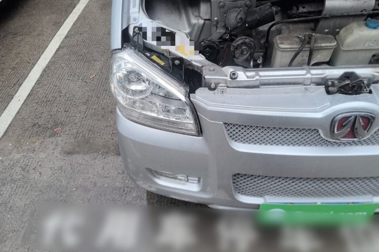 Used BAIC Weiwang 306 2011 1.3L Comfort version 7 seats Engine Bay Right