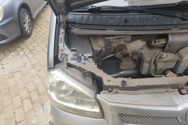 Used BAIC Weiwang 306 2011 1.3L Comfort version 7 seats Engine Bay Right