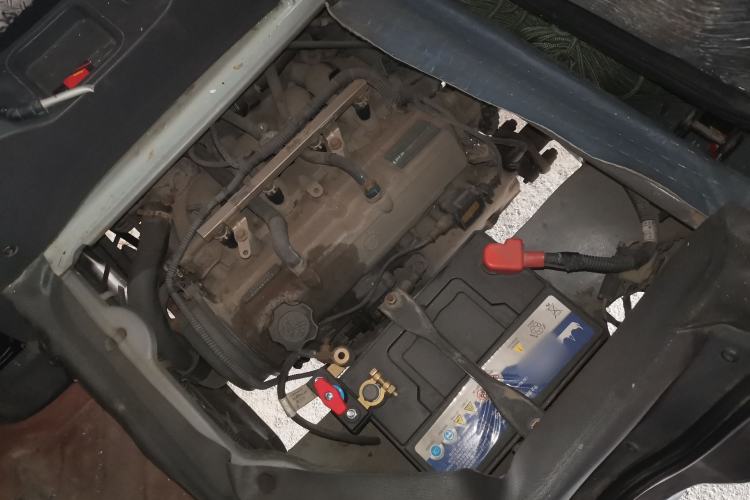 Used BAIC Weiwang 306 2011 1.3L base model 7 seats Engine Bay Right