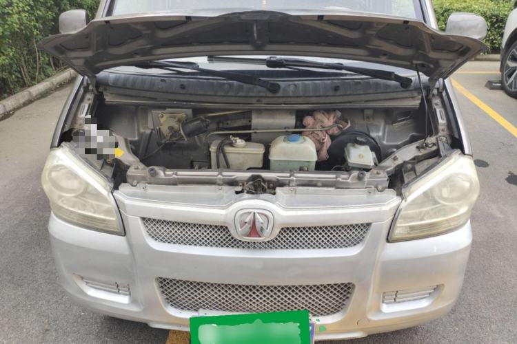 Used BAIC Weiwang 306 2011 1.3L base model 7 seats Engine Bay