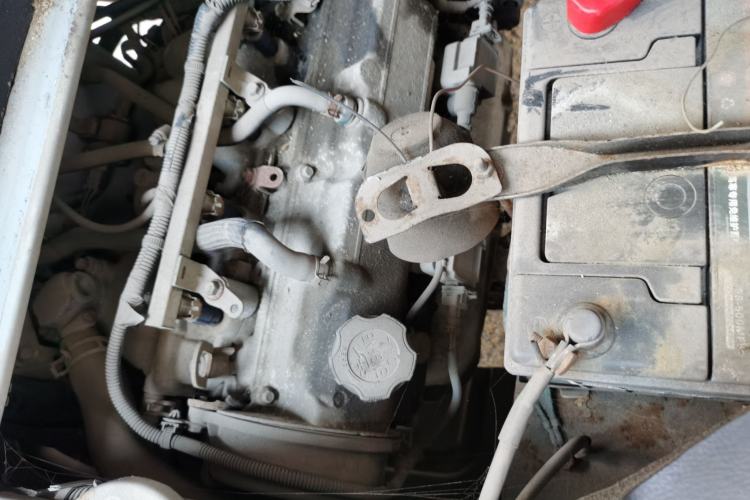 Used BAIC Weiwang 306 2011 1.3L base model 7 seats Engine Bay