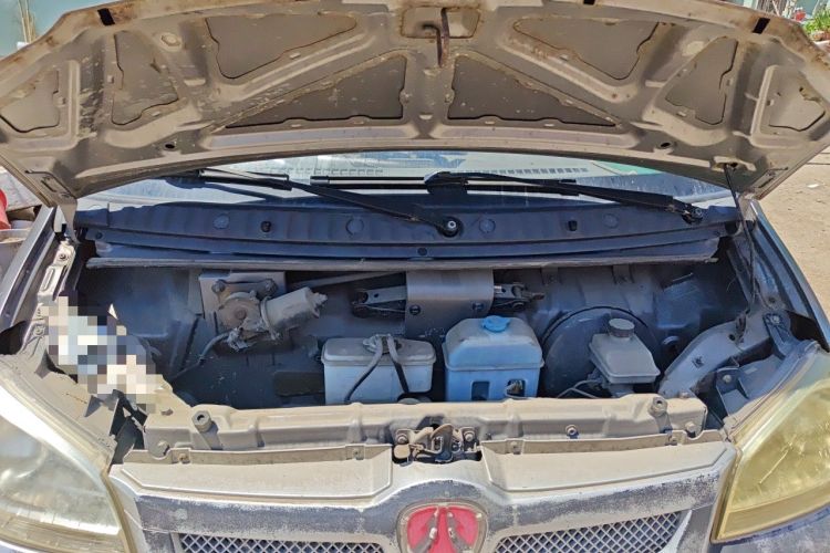 Used BAIC Weiwang 306 2011 1.3L base model 7 seats Engine Bay