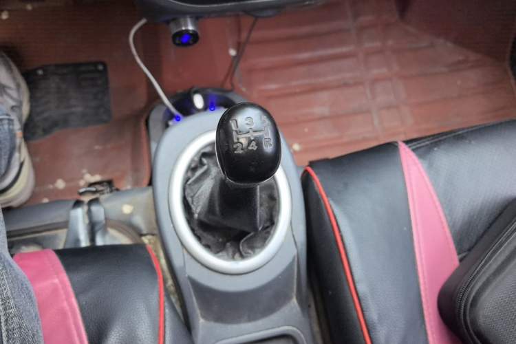 Used BAIC Weiwang 306 2011 1.3L base model 7 seats Gear Lever