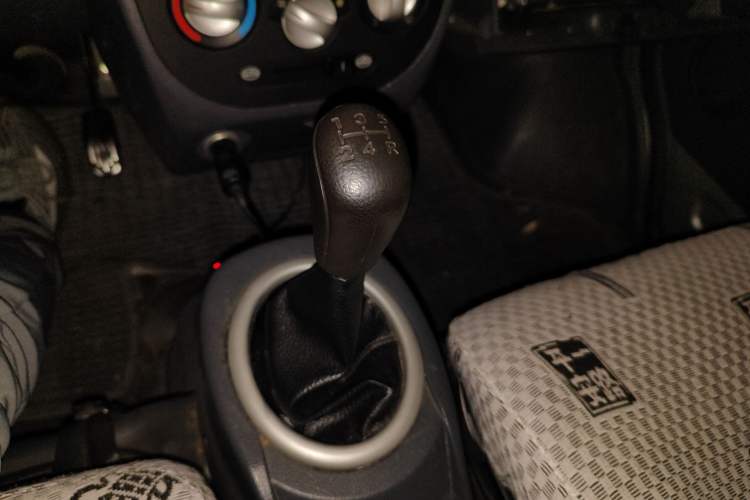 Used BAIC Weiwang 306 2011 1.3L base model 7 seats Gear Lever