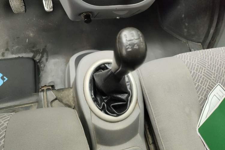 Used BAIC Weiwang 306 2011 1.3L Comfort version 7 seats Gear Lever