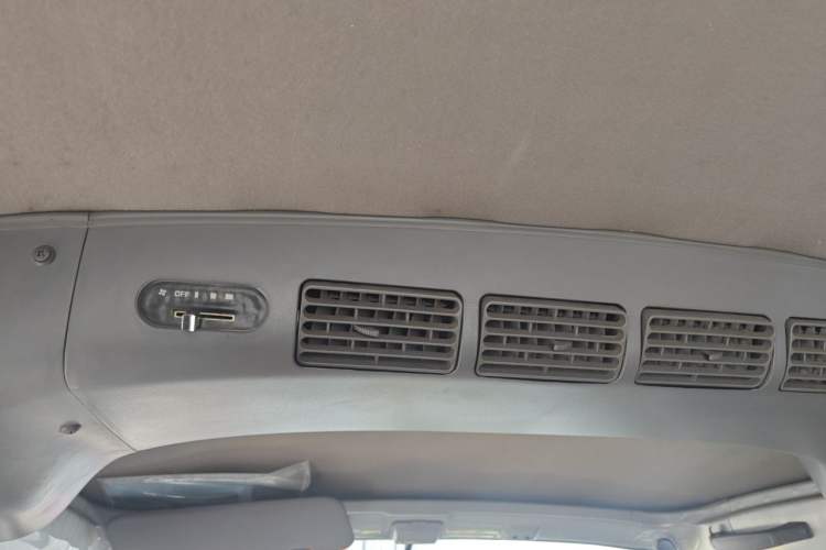 Used BAIC Weiwang 306 2011 1.3L base model 7 seats Headliner