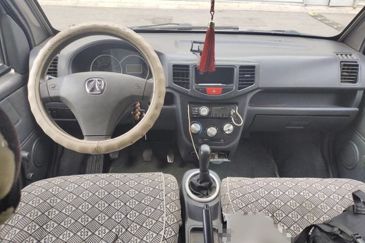 Used BAIC Weiwang 306 2011 1.3L base model 7 seats Interior 2