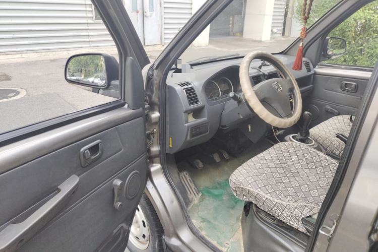 Used BAIC Weiwang 306 2011 1.3L base model 7 seats Interior 3