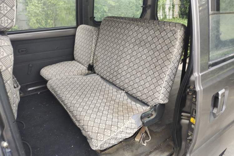 Used BAIC Weiwang 306 2011 1.3L base model 7 seats Interior 4