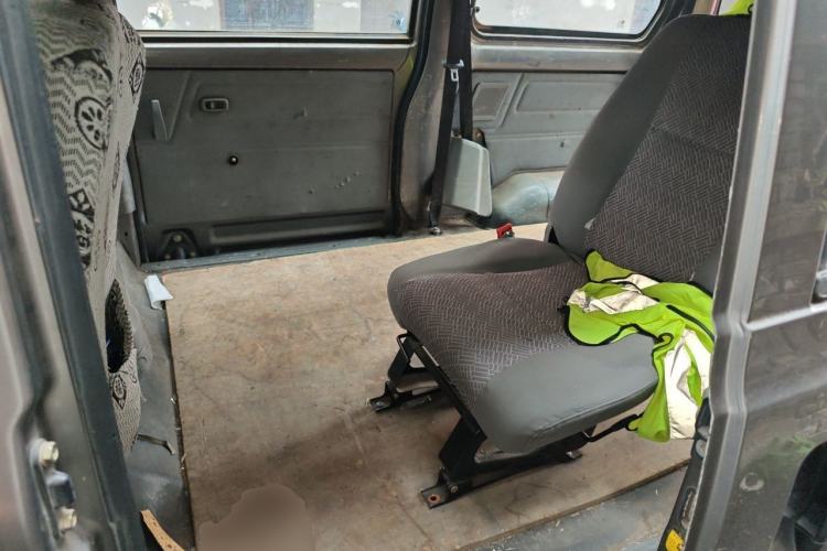 Used BAIC Weiwang 306 2011 1.3L Comfort version 7 seats Left Rear Seat