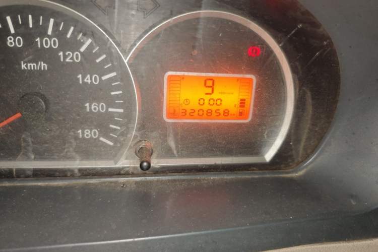 Used BAIC Weiwang 306 2011 1.3L Comfort version 7 seats Odometer Close Up